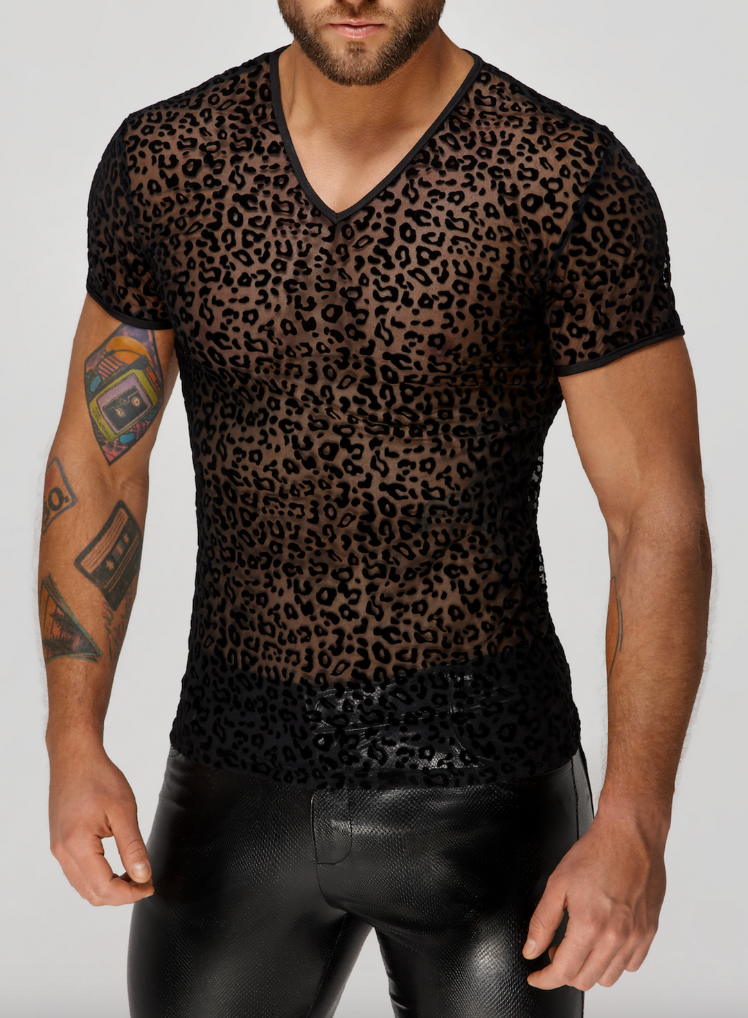 Leopard flock v-neck t-shirt